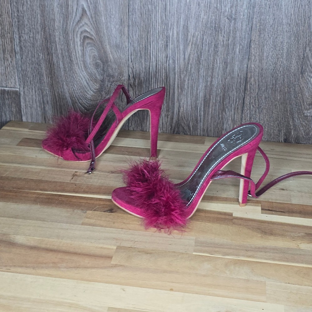 Guess Gwavis Feather Stiletto Sandal 6M Burgundy Womens Turkey Fur Heels